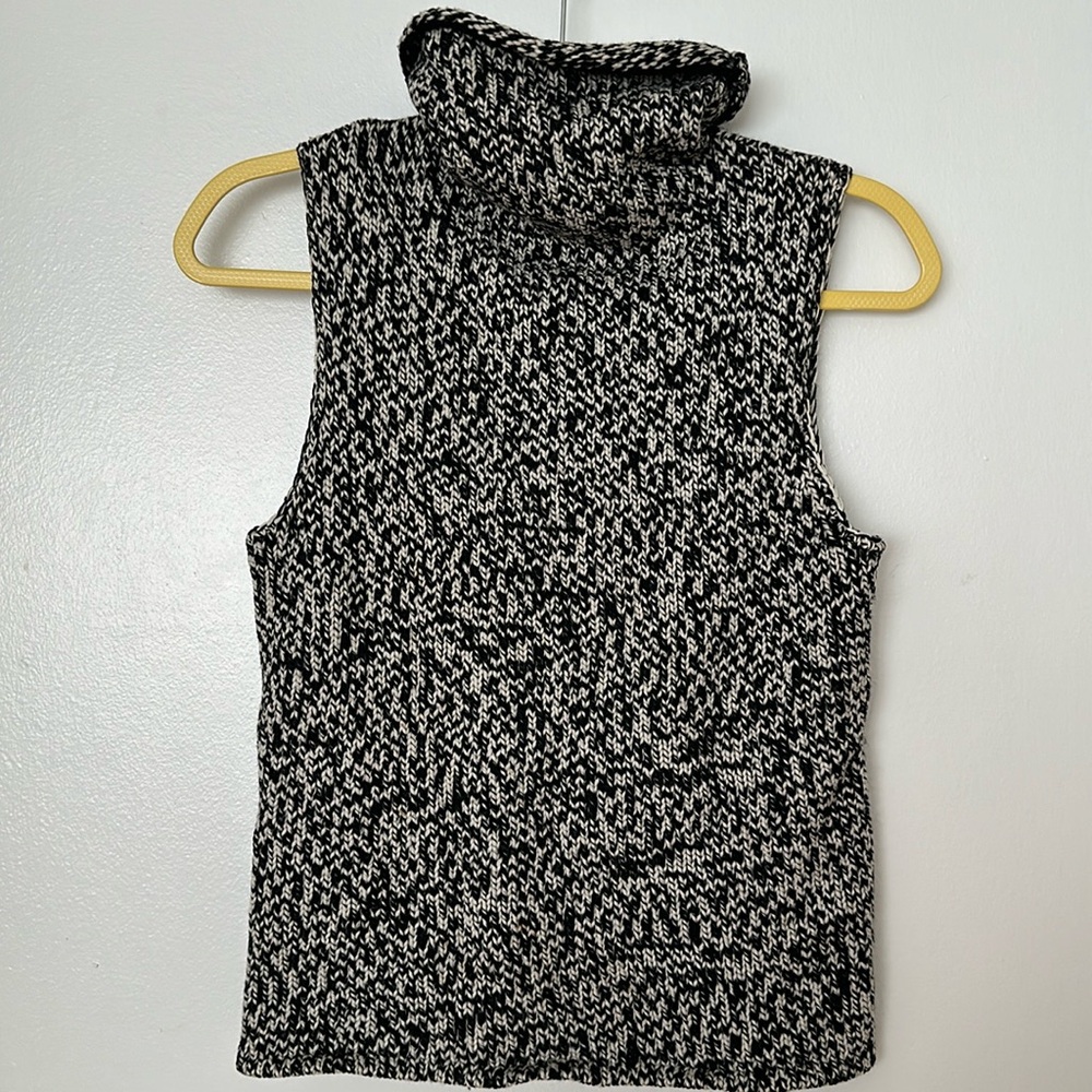 100% Wool Sleeveless Sweater